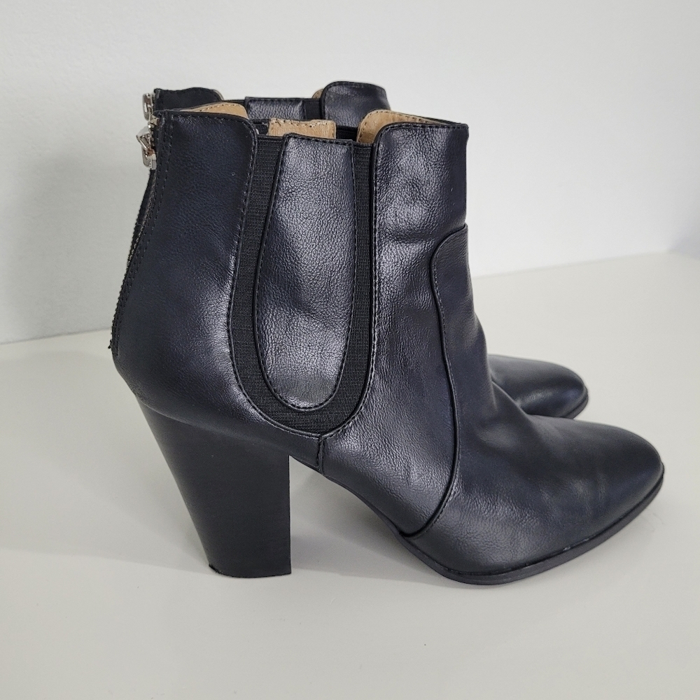 Adrienne Vittadini black leather booties